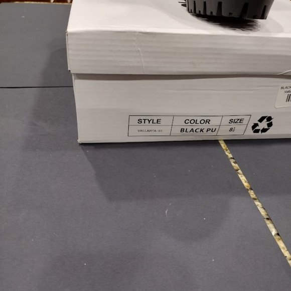 OCHO TOROS BLACK ANKLE HIGH BOOTIE - Picture 11 of 11